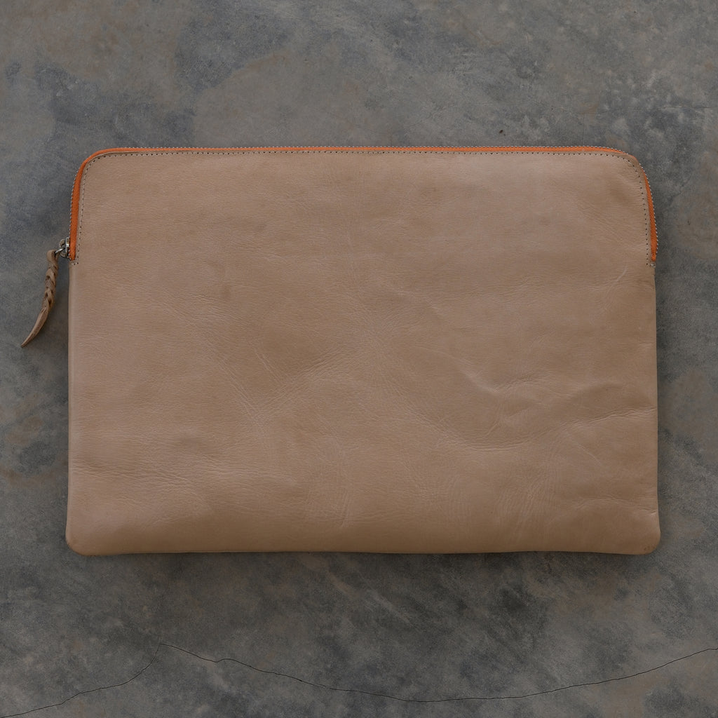 DIA [ she/he/her/him ] - laptop bag 100% cow leather