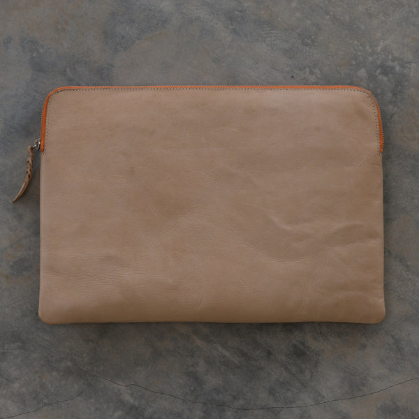 DIA [ she/he/her/him ] - laptop bag 100% cow leather